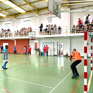 Imagem da Alunos do 3 CEB juntam-se aos utentes para um torneio de futebol