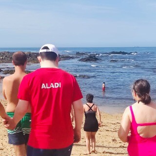 Imagem da Bom tempo leva utentes do Lar e de CAO at  praia