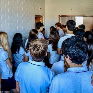 Imagem da Em dia de festa, alunos do Colgio do Rosrio visitam a ALADI