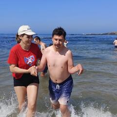 Galeria - Imagem 0 da Utentes de Lar e CACI divertiram-se na praia durante o ms de julho