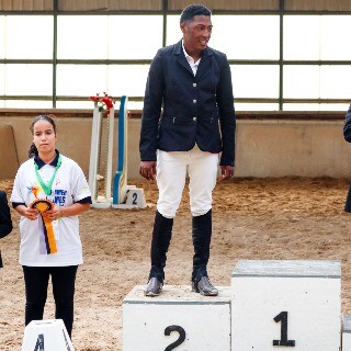 Imagem da Utente da ALADI conquista medalha de prata em prova de equitao