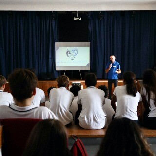 Imagem da Alunos do Colgio do Rosrio festejam aniversrio da escola na ALADI