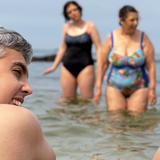 Imagem da Bom tempo leva utentes do Lar e de CACI at  praia