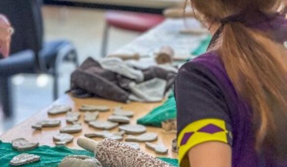 Alunos de Perafita trocam aulas por voluntariado na ALADI