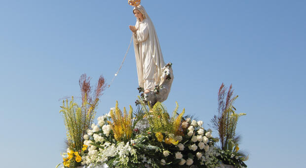 Utentes divertem-se no regresso da festa em Honra a Nossa Senhora de Ftima